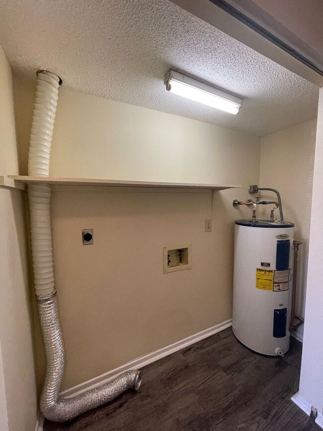 Building Photo - Lovely 2 Bedroom 1 Bath Duplex