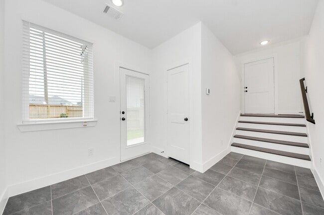 Building Photo - 1422 Shaded Rock Dr