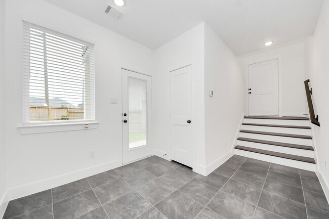 Building Photo - 1422 Shaded Rock Dr