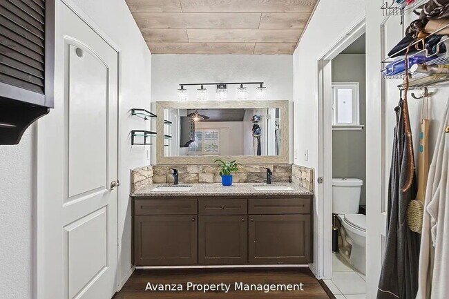 Building Photo - Home for Rent 8735 N. Cedar Ave Unit 151, Fresno, CA 93720 3 Bedroom/2.5 Bath Condo in Fresno (Sh...