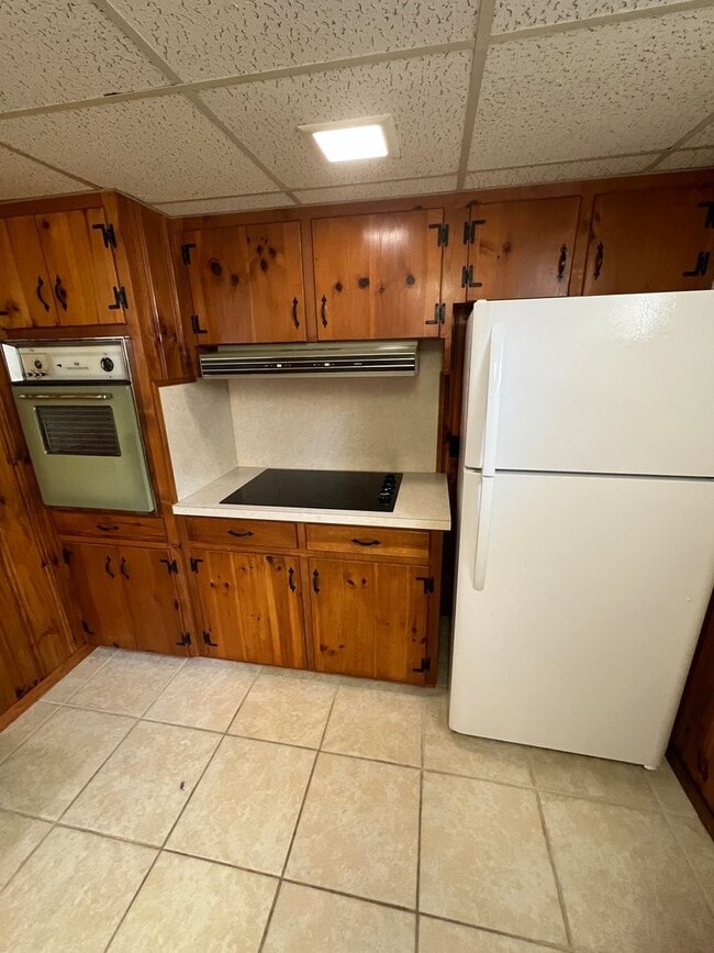 Building Photo - 1035 Oakmont Cir