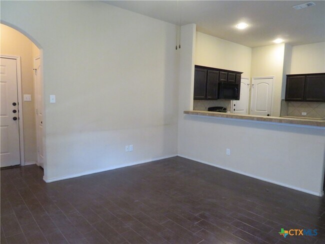 Building Photo - 554 Creekside Cir