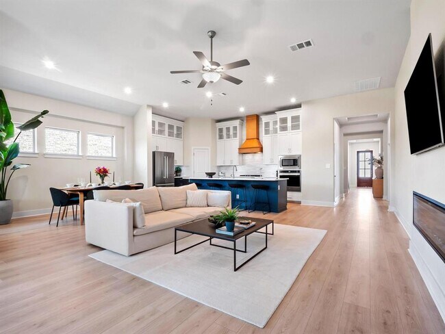 Building Photo - 2209 Santa Isabella Dr