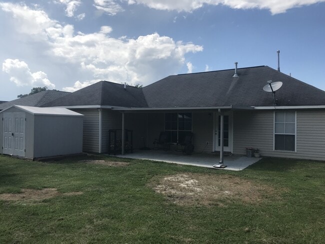 Building Photo - 3 Bedroom House in Denham Springs