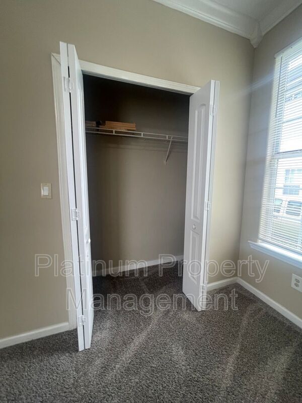 Building Photo - 22 Weyman Ave SW