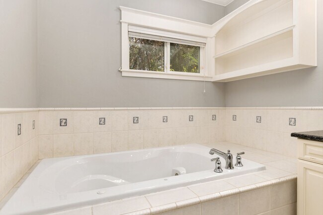 Building Photo - 3773 SW 21st Dr