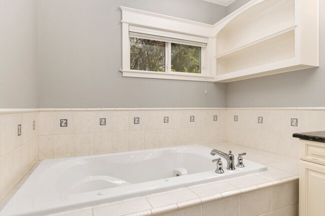 Building Photo - Exceptional 4-Bedroom Home in Madera!