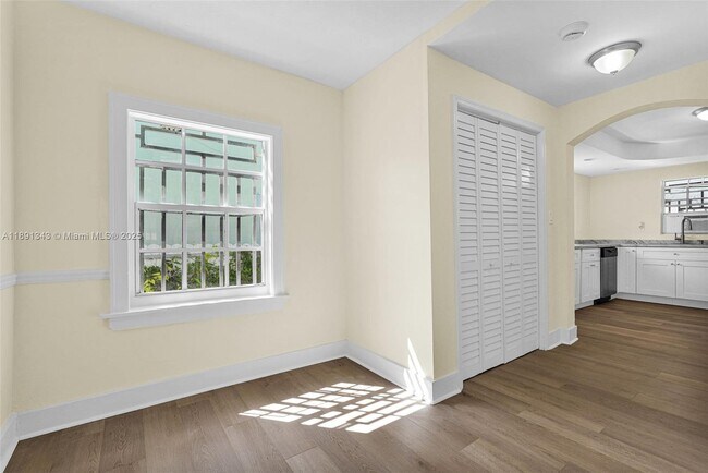 Building Photo - 511 NW 44th St
