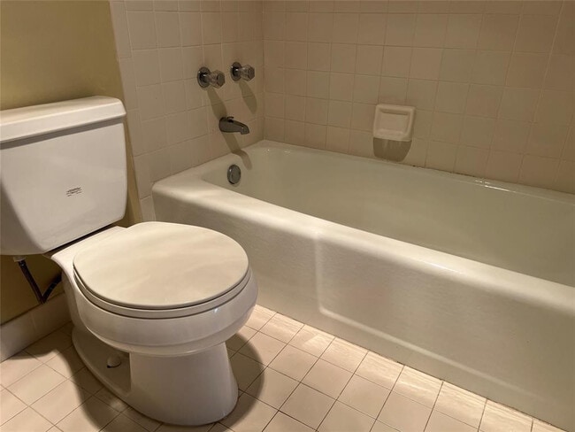 Building Photo - 445 SE 21st Ave