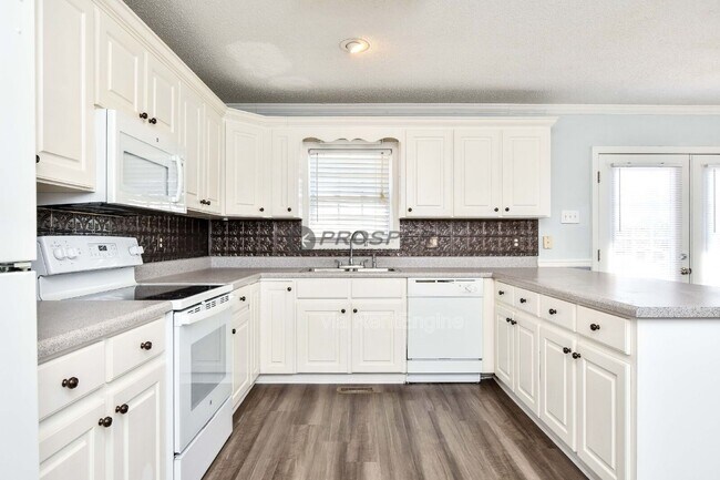 Building Photo - 1082 Hampton Rd