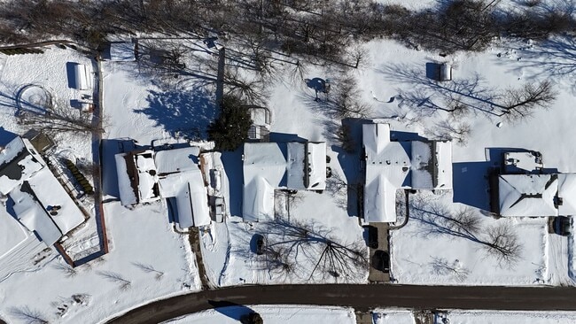 Building Photo - Spacious 5-Bedroom Family Home