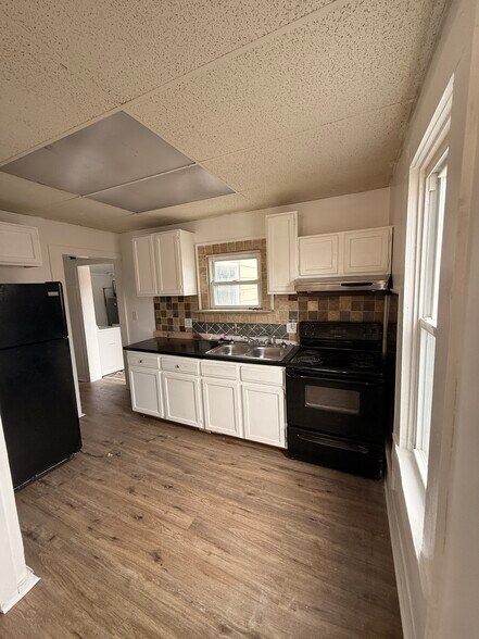 Building Photo - 18168 Brohl St