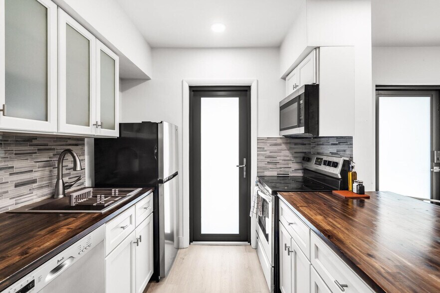 Building Photo - 1634 SW 4th Ave