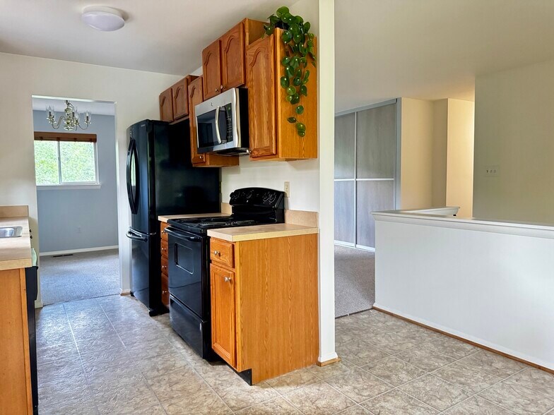 Kitchen Side - 5 Templar Ct