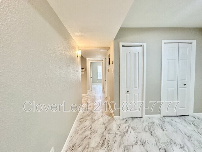 Building Photo - 214 Basswood Dr