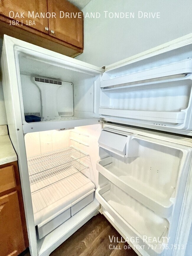 Building Photo - 204 Oak Manor Dr