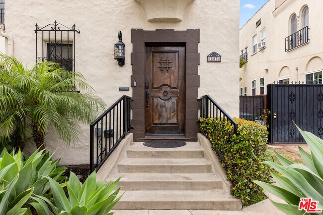 Building Photo - 235 S Orange Dr