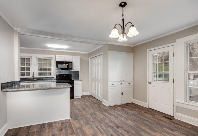 Building Photo - Charming, Fully Updated Ranch Home Near Downtown Kannapolis!