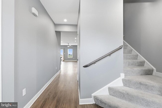 Building Photo - 529 Swansea Dr