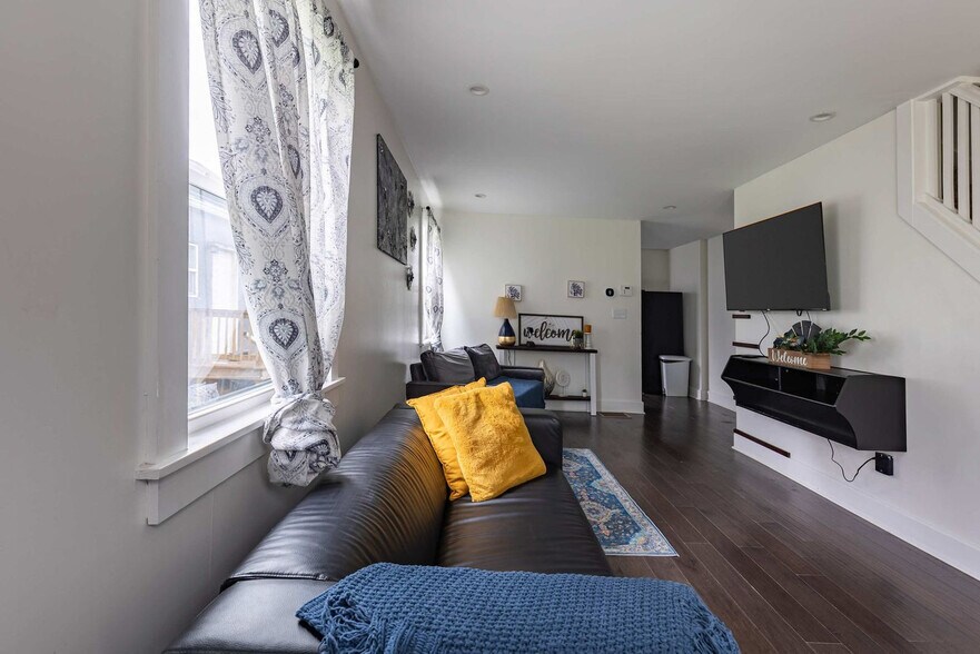 Building Photo - 3203 Sutherland Ave