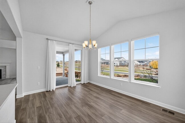 Building Photo - 590 Pikes View Dr