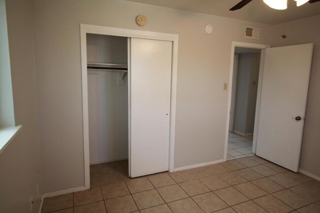 Building Photo - 5725 Waycross Ave