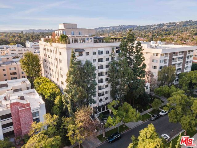 Building Photo - 435 N Oakhurst Dr