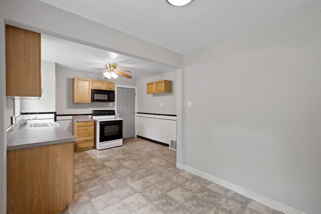 Building Photo - 7007 Paisley Dr