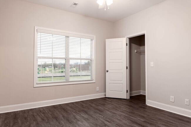 Building Photo - 208 Drayton Dr