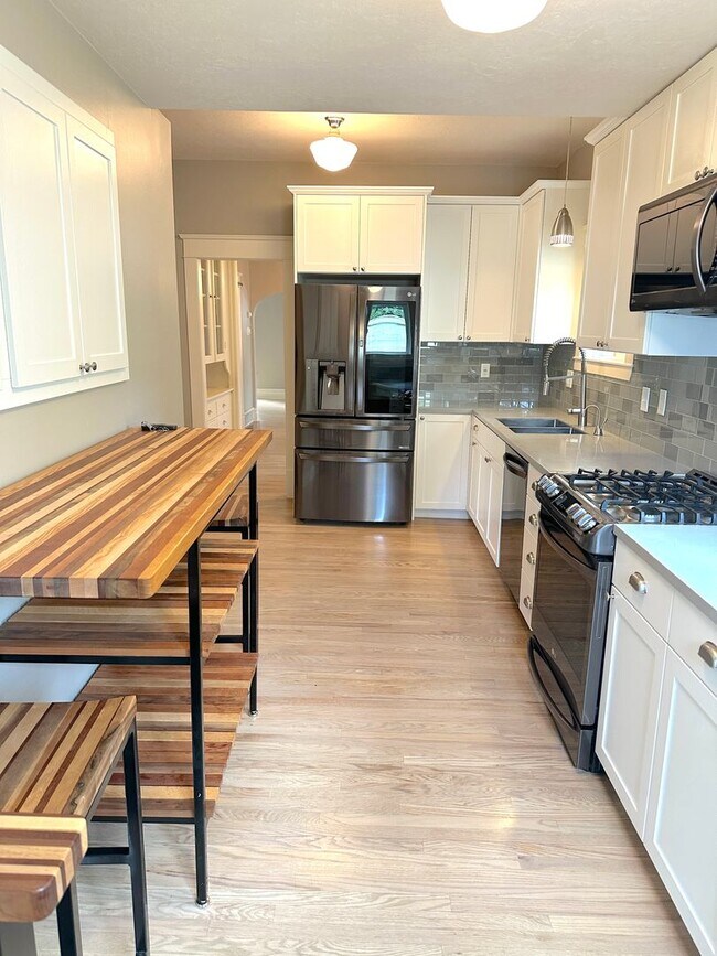 Building Photo - Beautiful 4- Bedroom North End Home