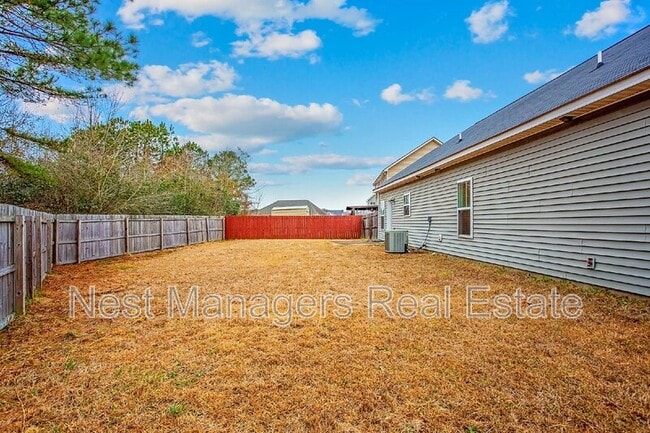 Building Photo - 450 Roanoke Dr