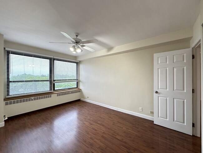 Building Photo - 4180 N Marine Dr