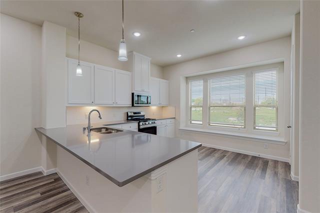 Building Photo - 16082 Doe Lk Dr