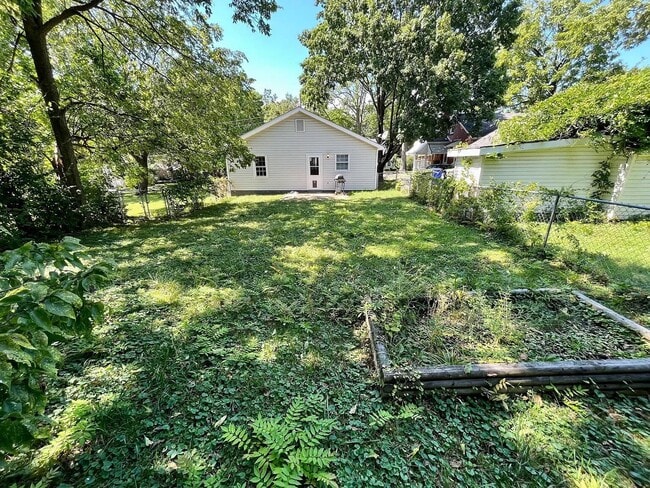 Building Photo - 1086 Duncan Ave