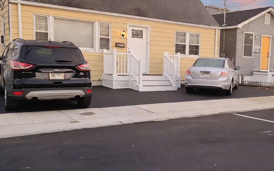 Building Photo - 211 Sheridan Ave