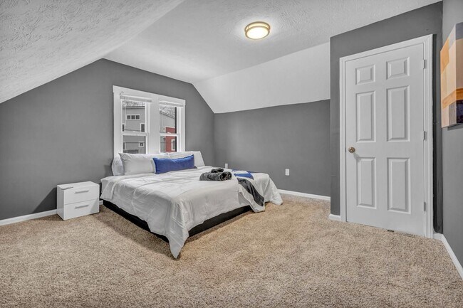 Building Photo - 839 Starkweather Ave