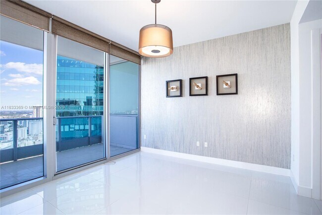 Building Photo - 200 Biscayne Blvd Way
