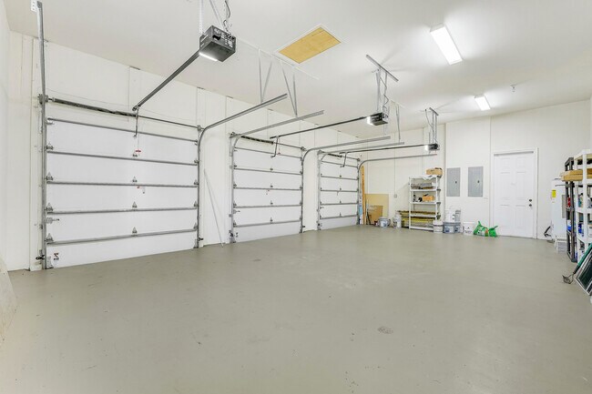 Building Photo - 11985 Carnegie Pl