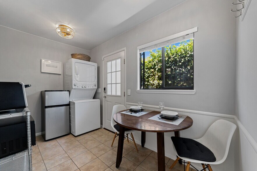 Building Photo - 4759 Baylor Dr