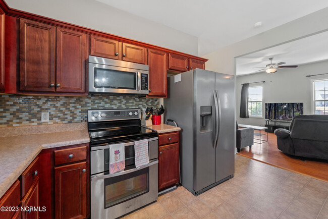 Building Photo - 270 Silver Hills Dr