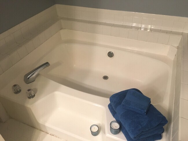 Building Photo - 3bed/2.5 bath condo in Herons Cove, Va Bea...