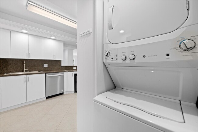 Building Photo - 3500 Galt Ocean Dr