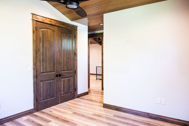 Building Photo - Beautiful 5 Bedroom Flagstaff Home