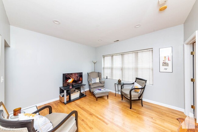 Primary Photo - 1 br, 1 bath Condo - 3906 W Belmont Ave