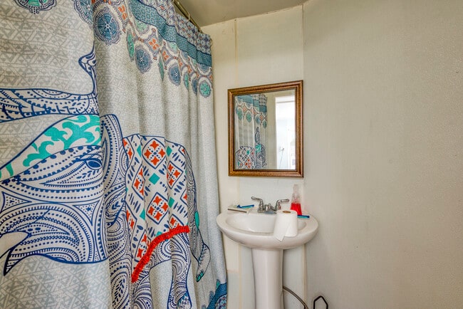 Building Photo - 760 Henry St