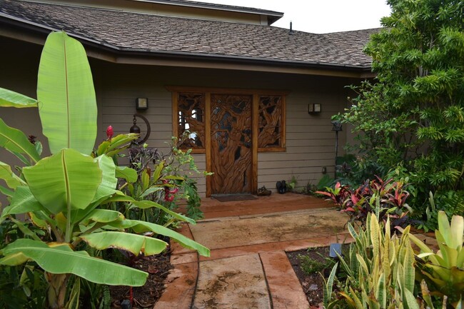 Building Photo - Molokai long term retreat 5 bedroom 3 bath