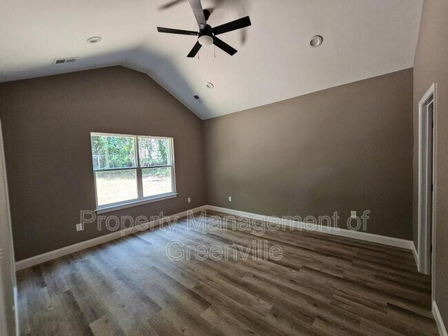 Building Photo - 305 Appian Dr