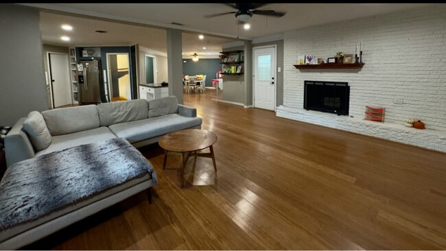 Building Photo - 4809 Blaney Ave