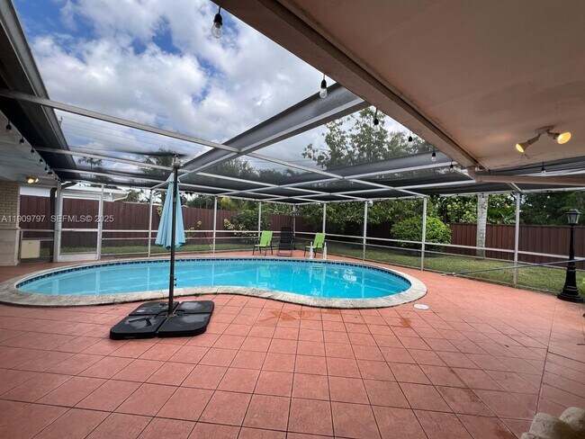 Building Photo - 2001 N 41st Ave