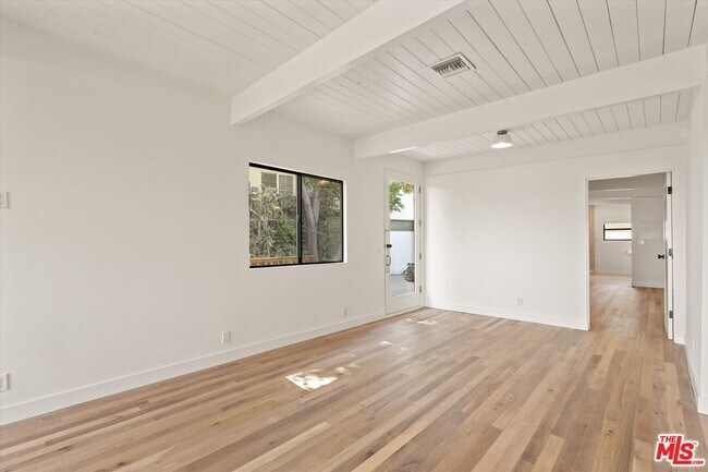 Building Photo - 4950 Marmol Dr